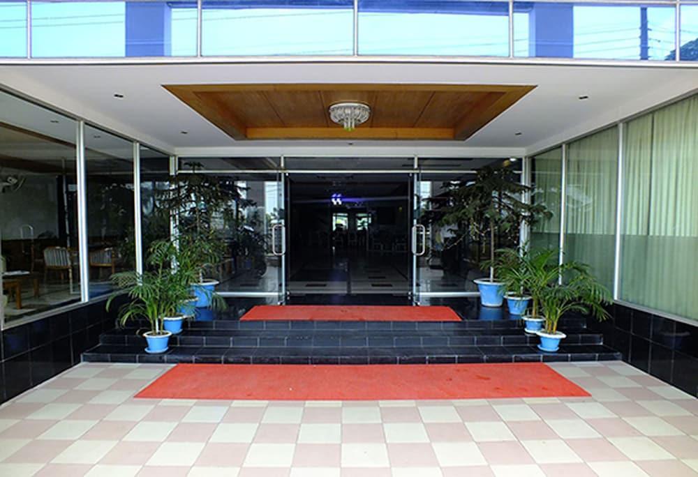 Uni Resort ค็อกเซสบาซาร์ ภายนอก รูปภาพ